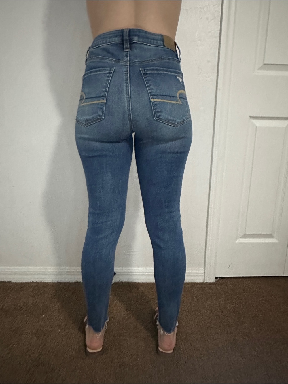 American Eagle Outfitters Medium Blue High-Rise Skinny Jeans. Size 6